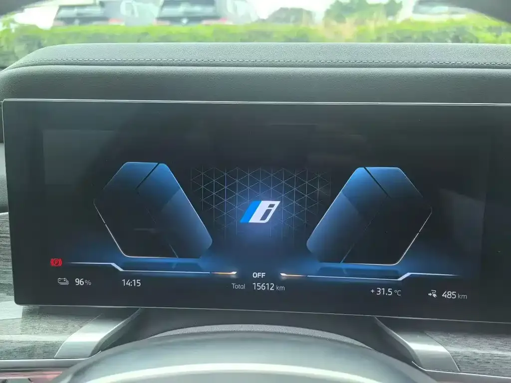 BMW i7 — фото 2
