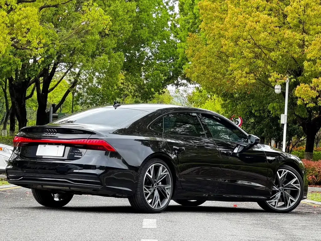 Audi A7L — фото 9