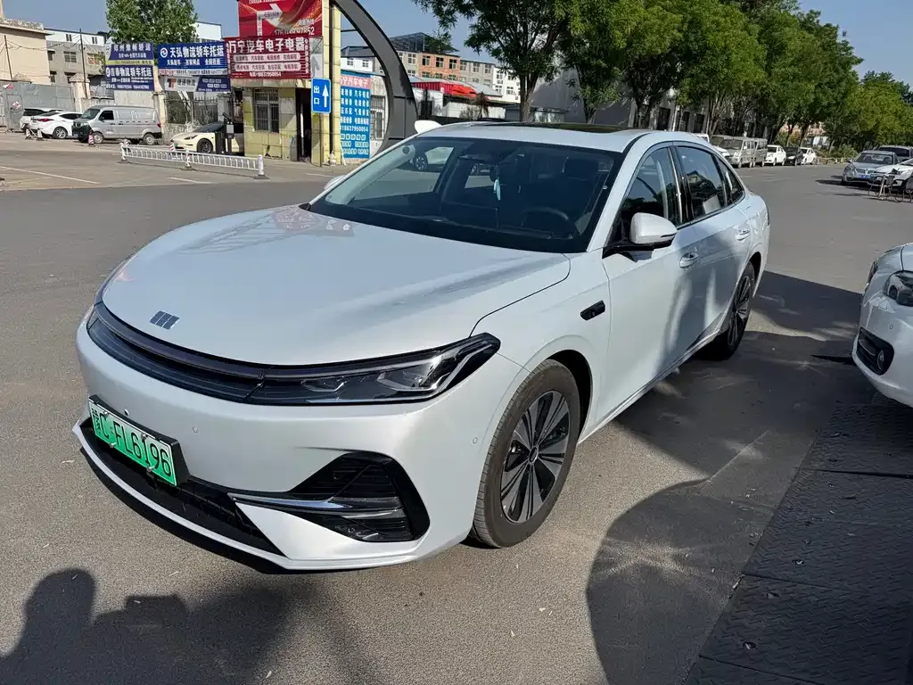 Geely Galaxy A7 — фото 1