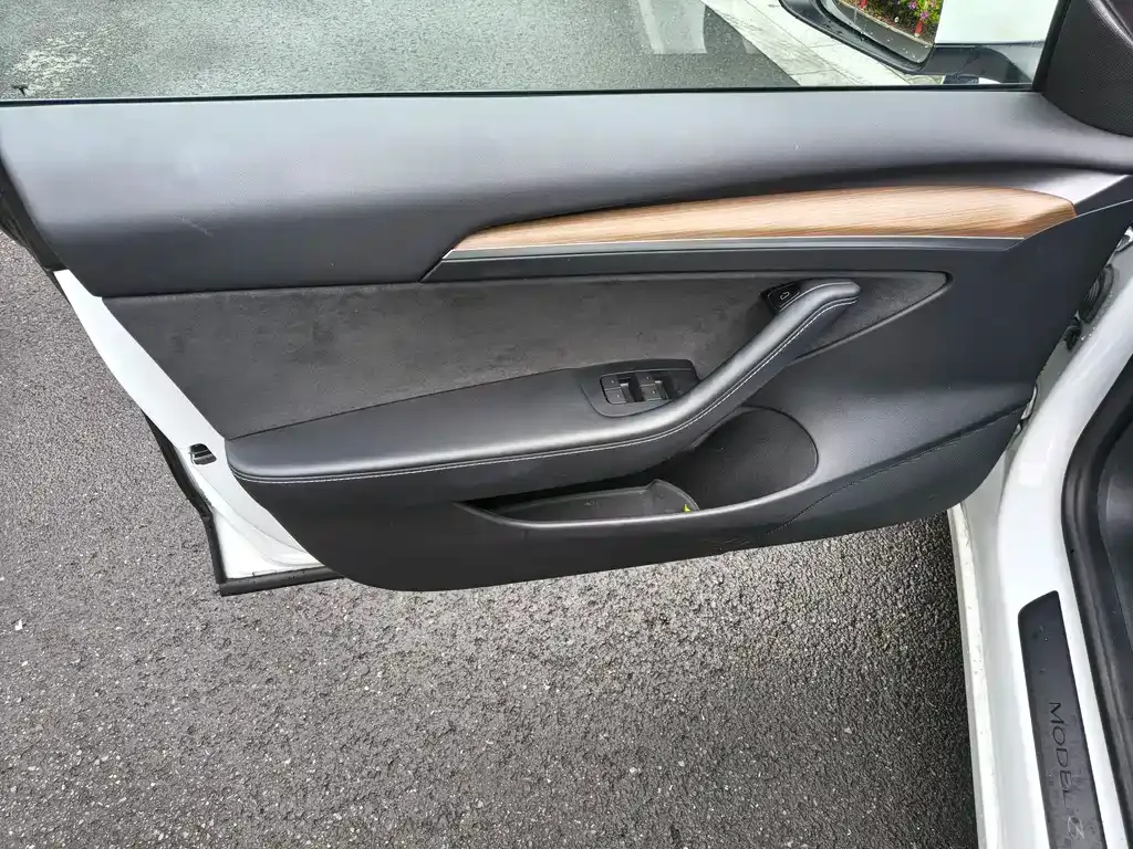 Tesla Model 3 — фото 6