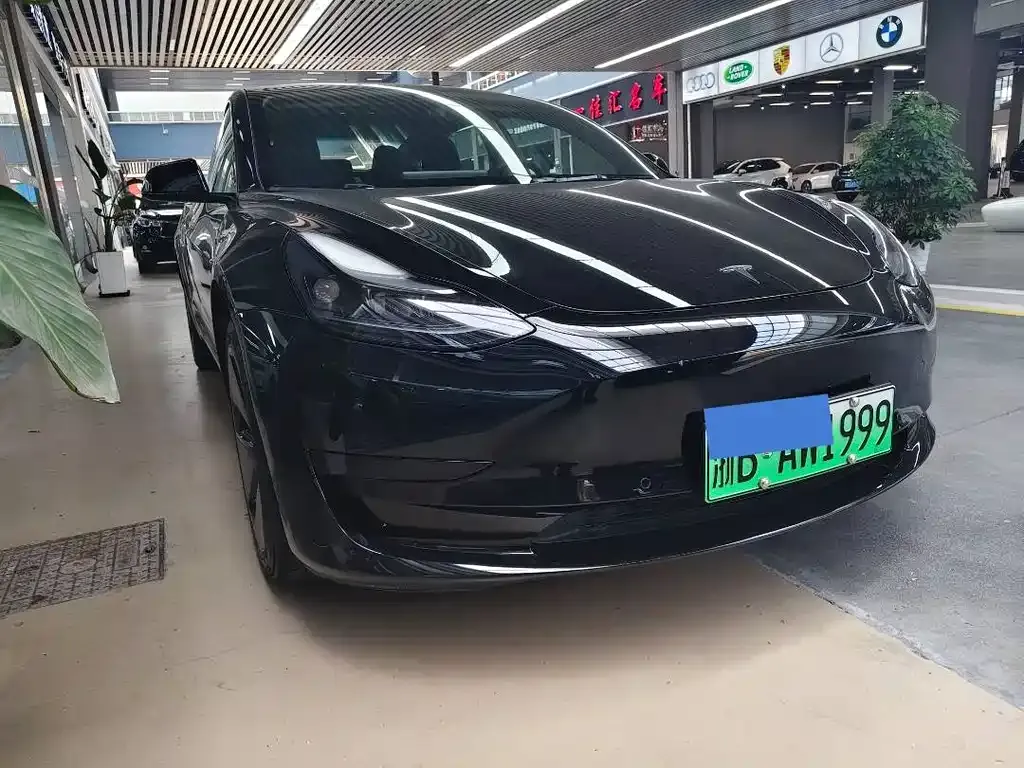 Tesla Model 3 — фото 10