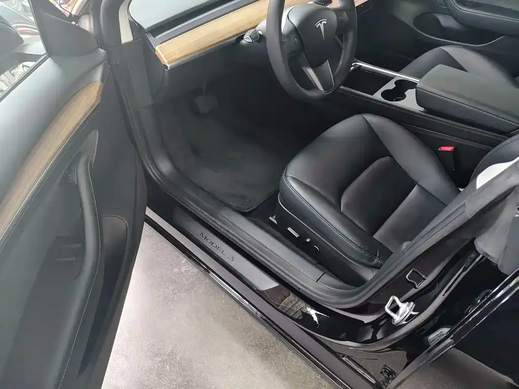 Tesla Model 3 — фото 4