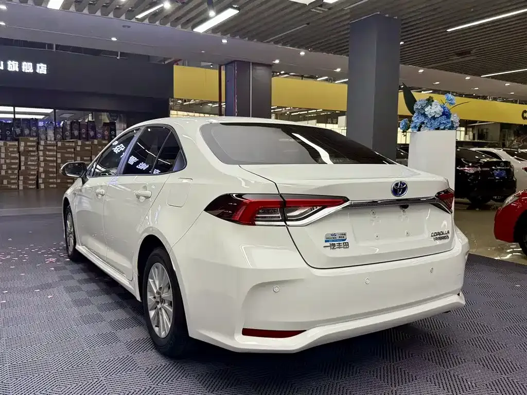 Toyota Corolla — фото 10