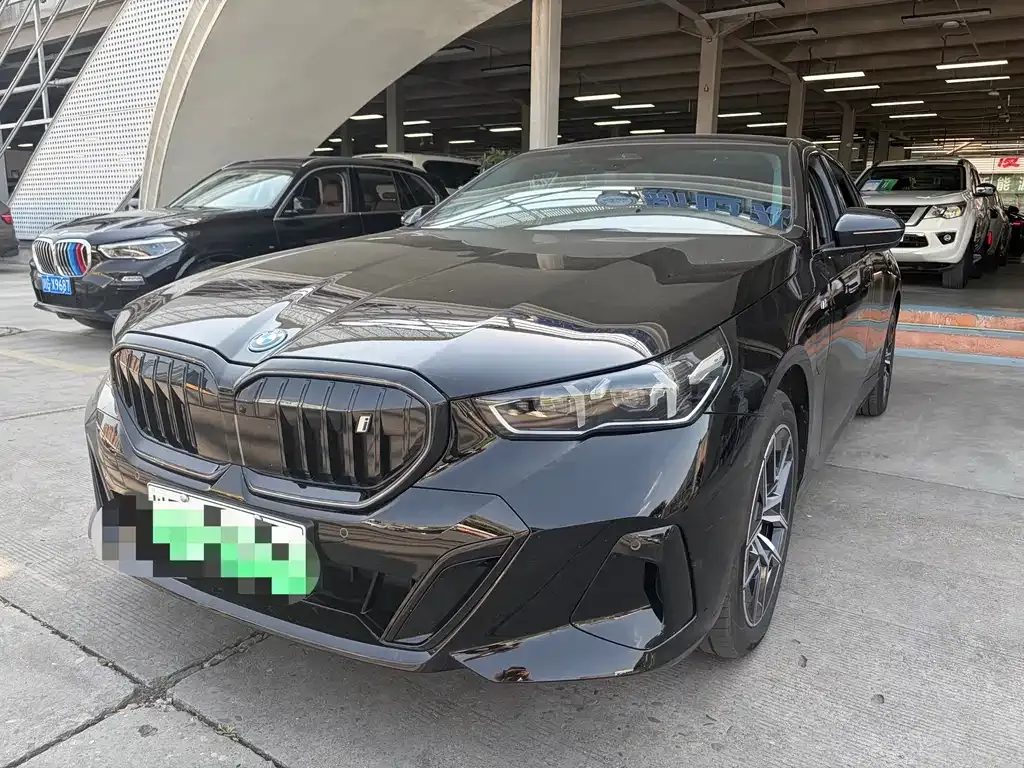 BMW i5 — фото 1