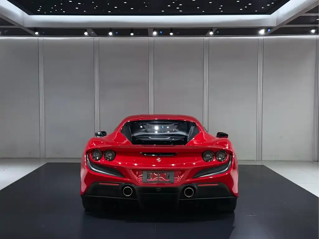Ferrari F8 — фото 7