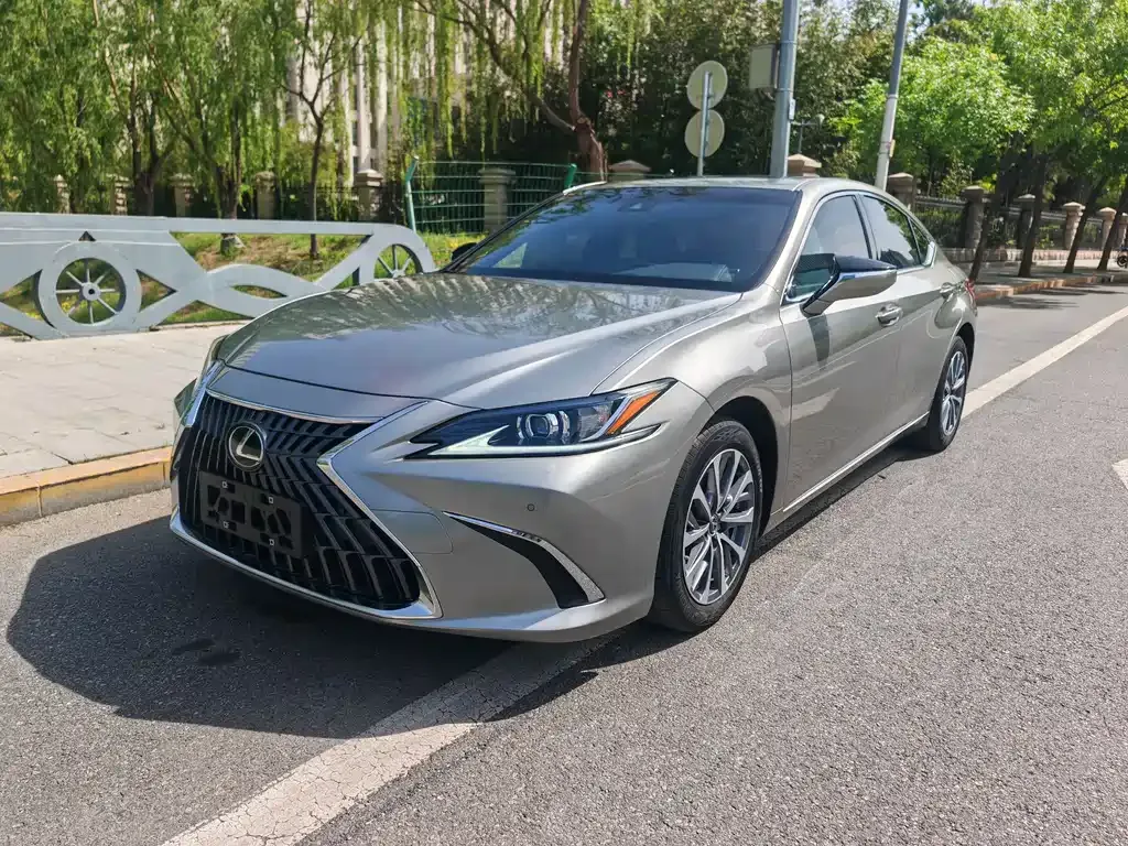 Lexus ES — фото 1