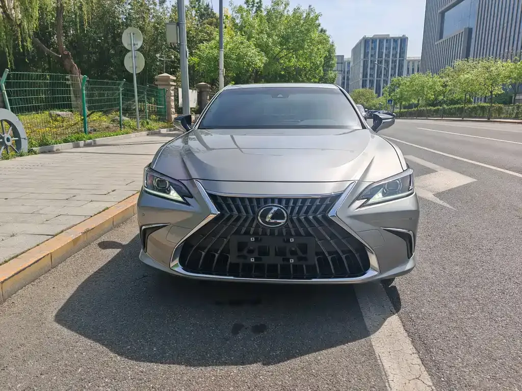 Lexus ES — фото 10