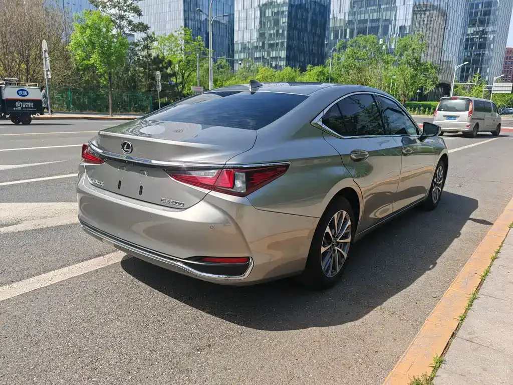 Lexus ES — фото 9