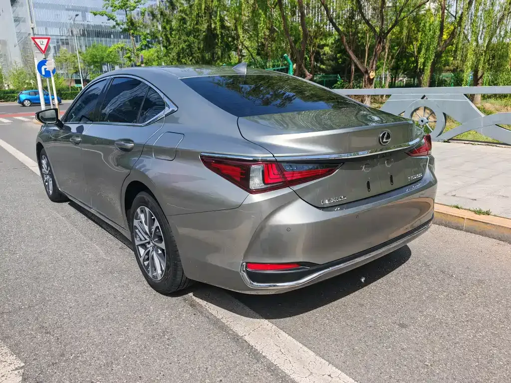 Lexus ES — фото 8