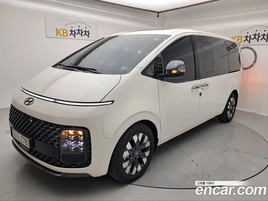 Hyundai Staria — фото 1