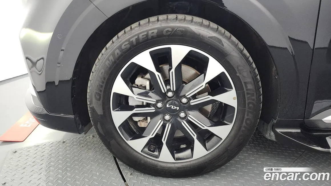 Kia Carnival — фото 10
