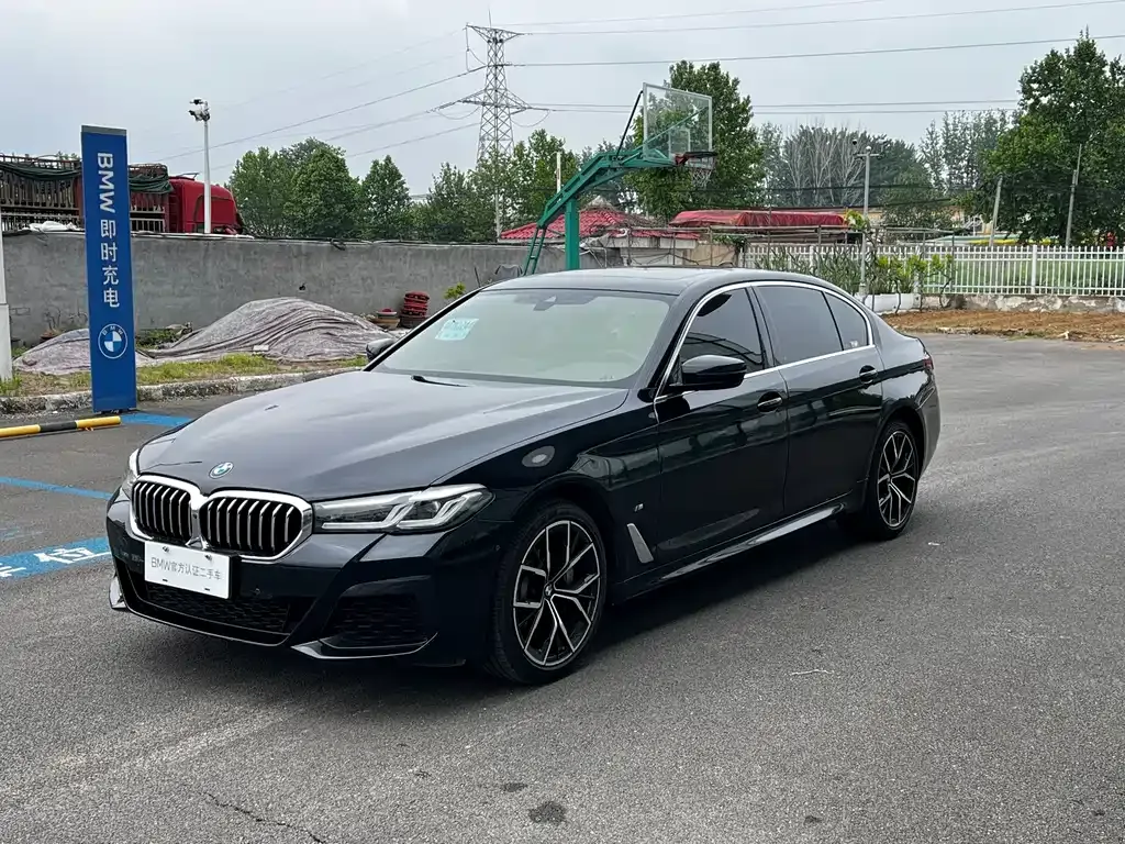 BMW 5 Series — фото 1