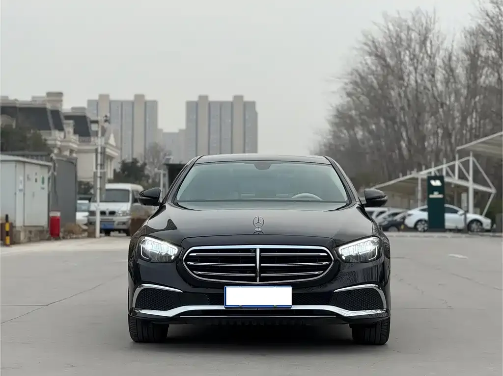 Mercedes-Benz E-Class — фото 2