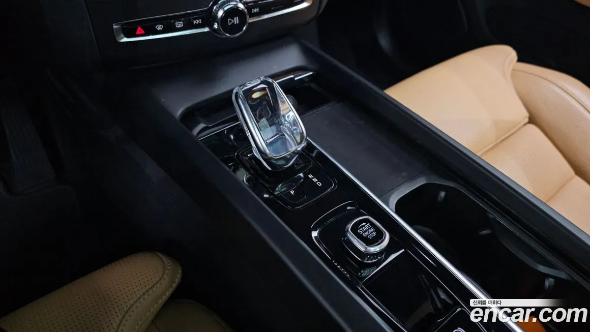 Volvo XC60 — фото 10