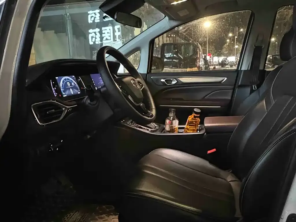 GAC Motor Trumpchi M6 — фото 4