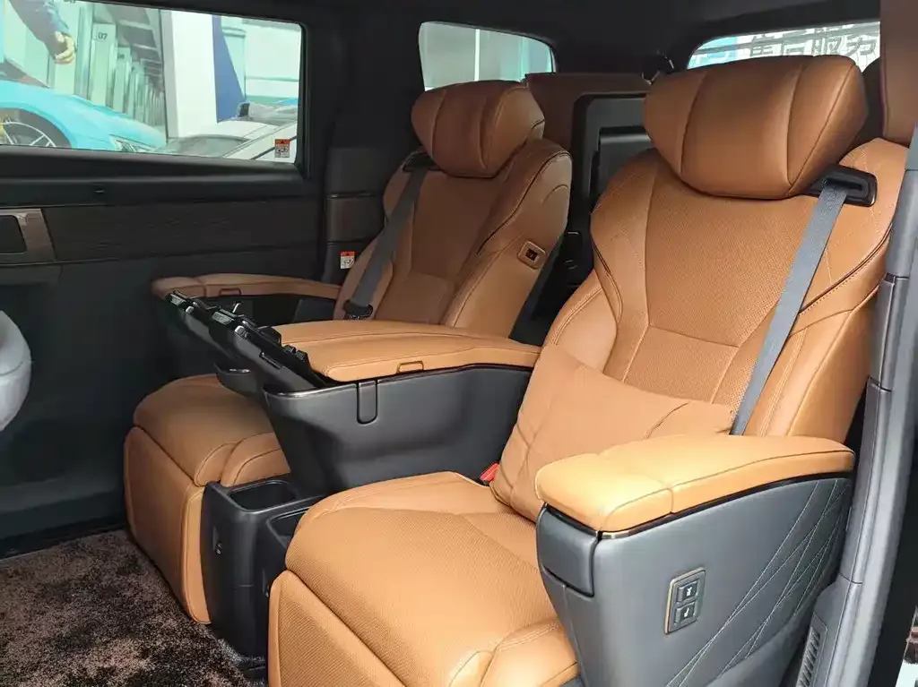 Toyota Vellfire — фото 8