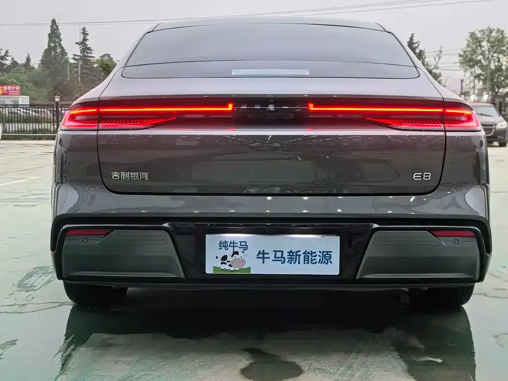 Geely Galaxy E8 — фото 3