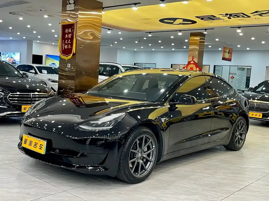 Tesla Model 3 — фото 1