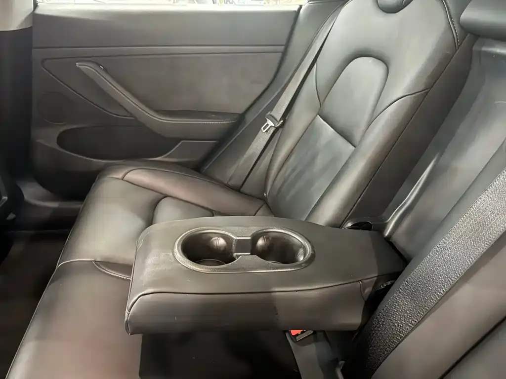 Tesla Model 3 — фото 4