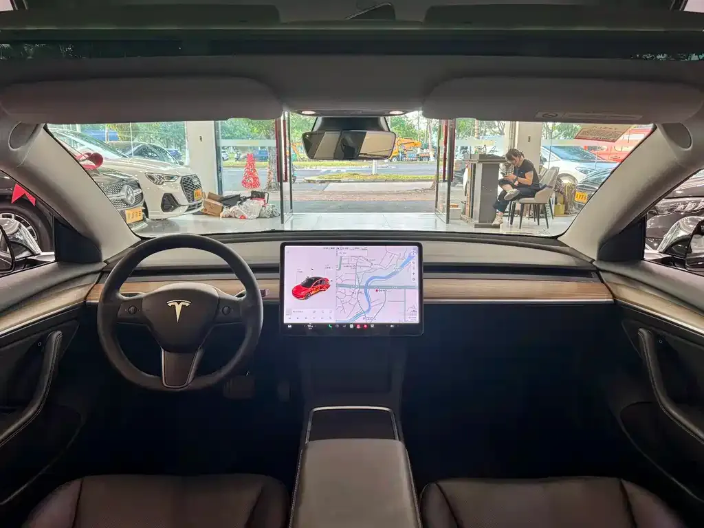 Tesla Model 3 — фото 8
