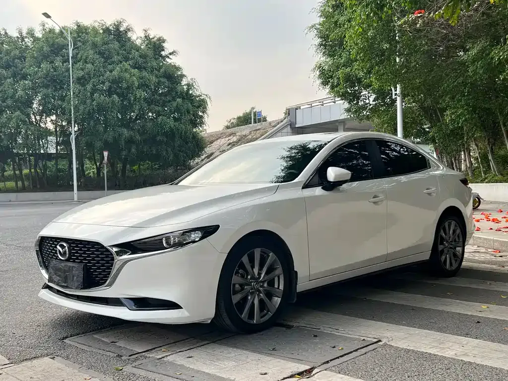 Mazda 3 Axela — фото 1