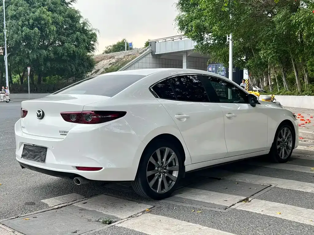 Mazda 3 Axela — фото 5
