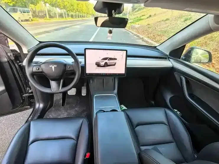 Tesla Model Y — фото 2