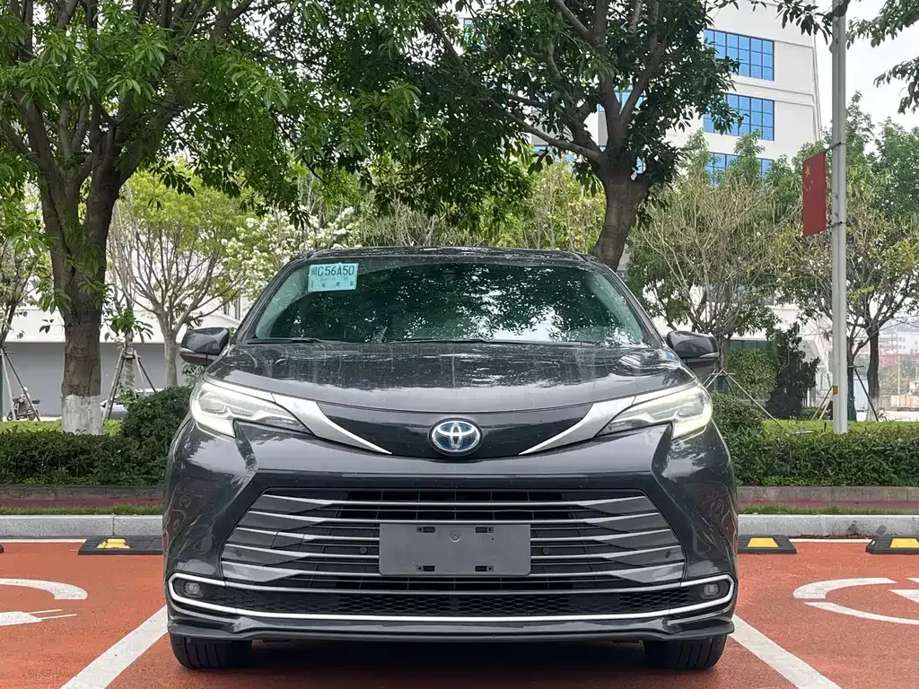 Toyota Sienna — фото 8