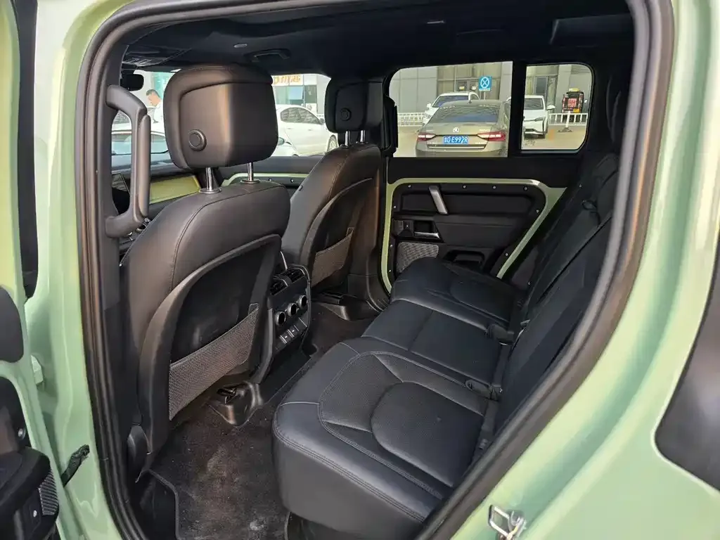 Land Rover Defender — фото 2