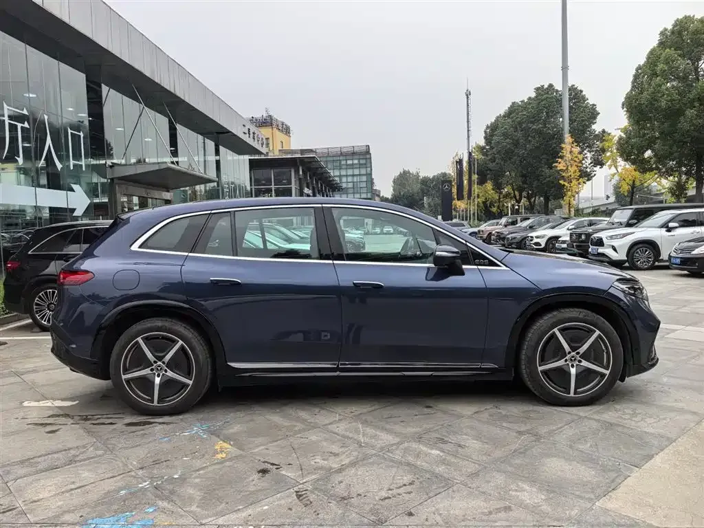 Mercedes-Benz EQS SUV — фото 4