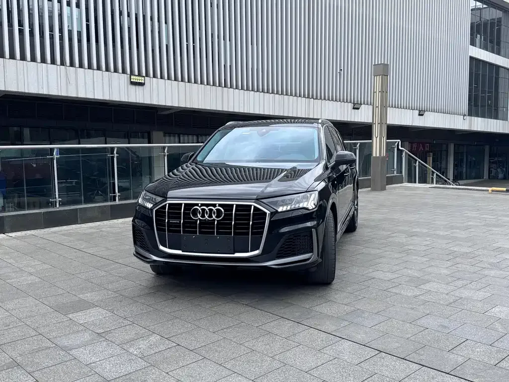 Audi Q7 — фото 1