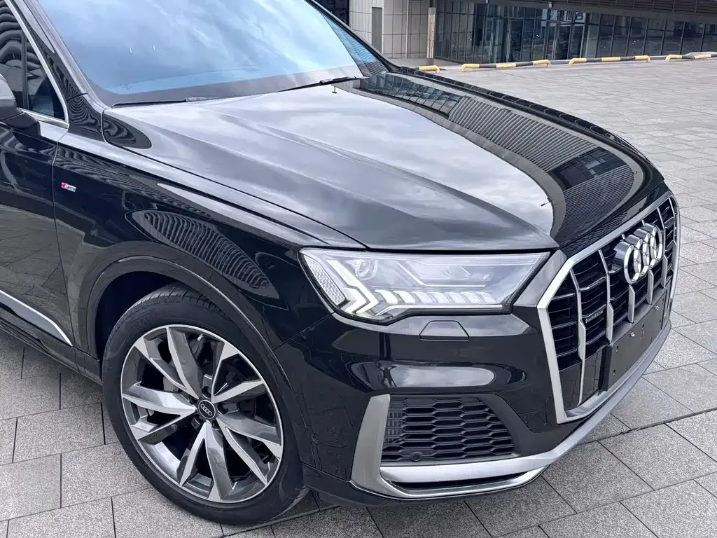 Audi Q7 — фото 10