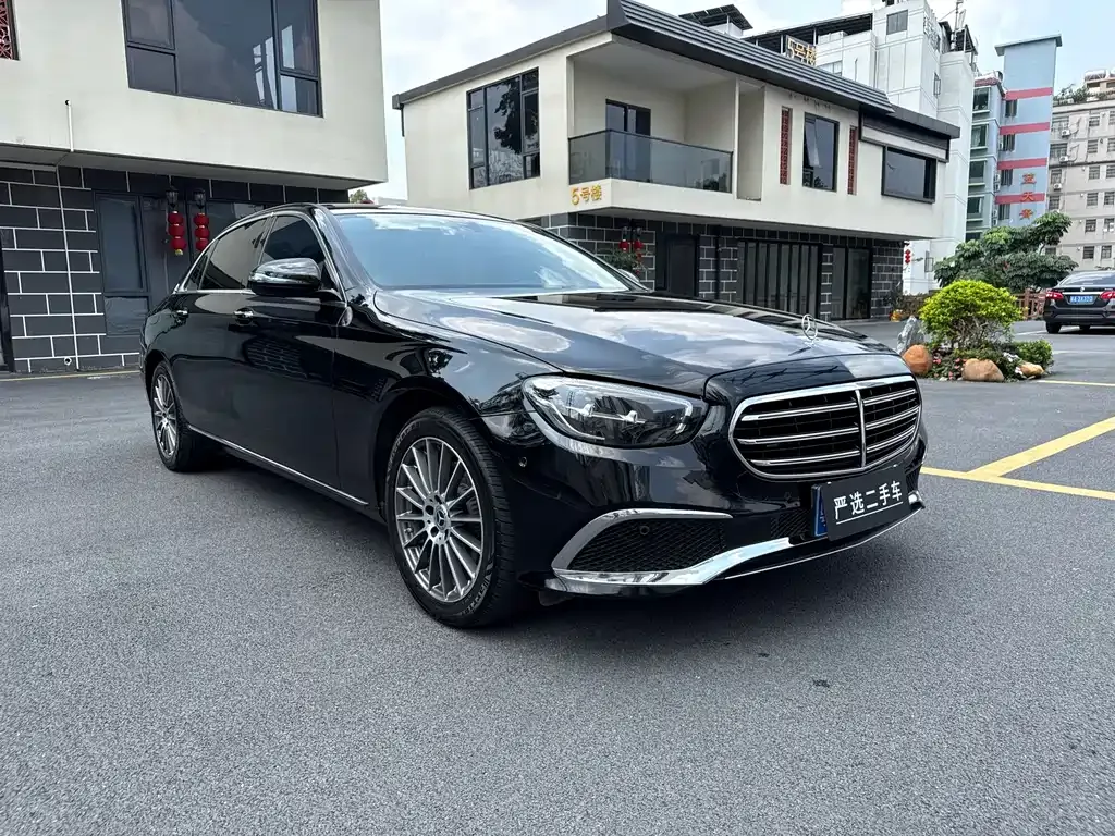 Mercedes-Benz E-Class — фото 1