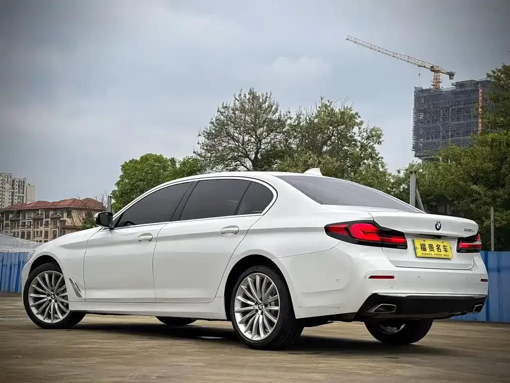 BMW 5 Series — фото 8