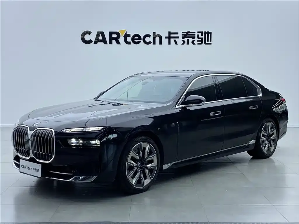 BMW 7 Series — фото 1