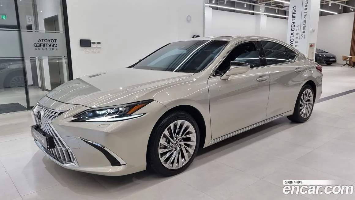 Lexus ES — фото 1