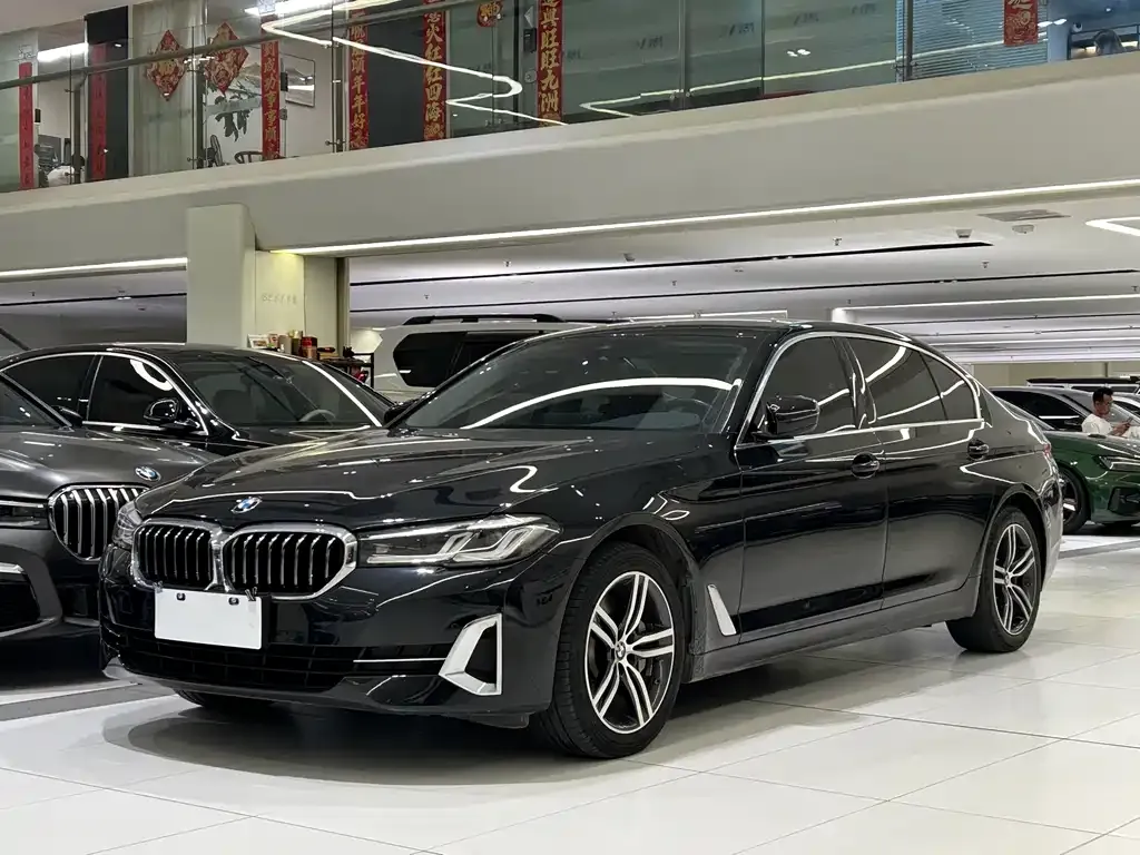 BMW 5 Series — фото 1