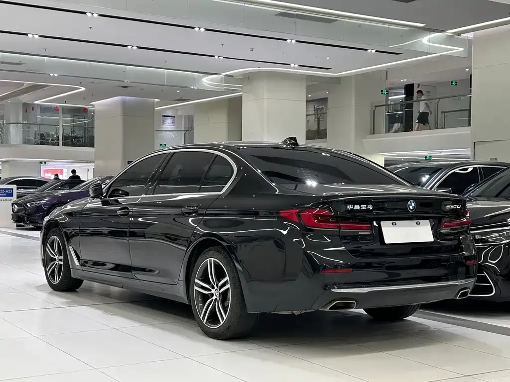 BMW 5 Series — фото 9