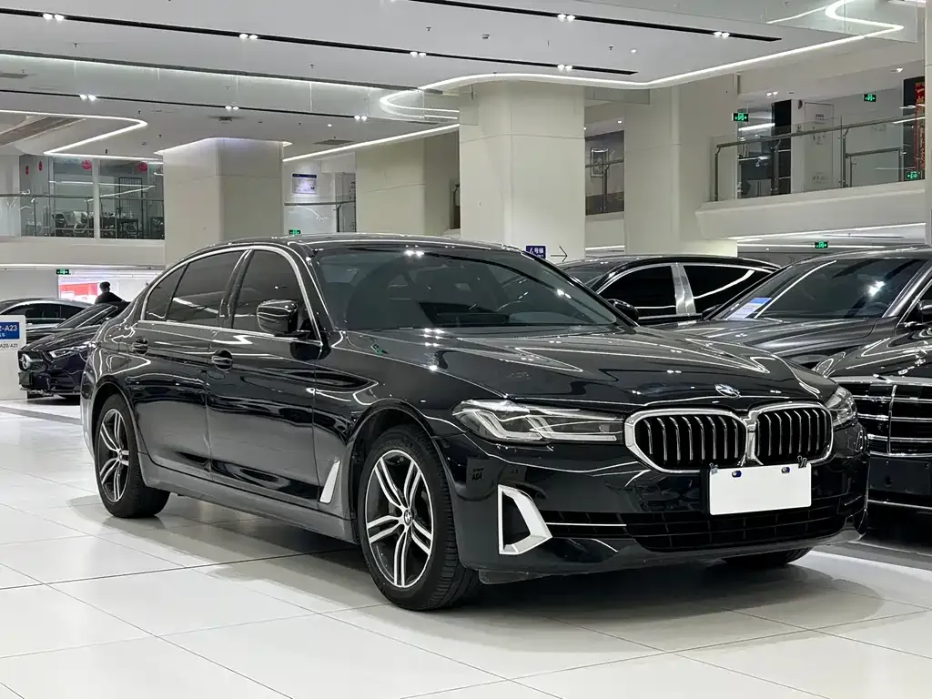 BMW 5 Series — фото 4