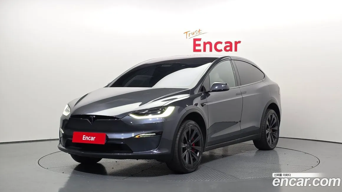 Tesla Model X — фото 1