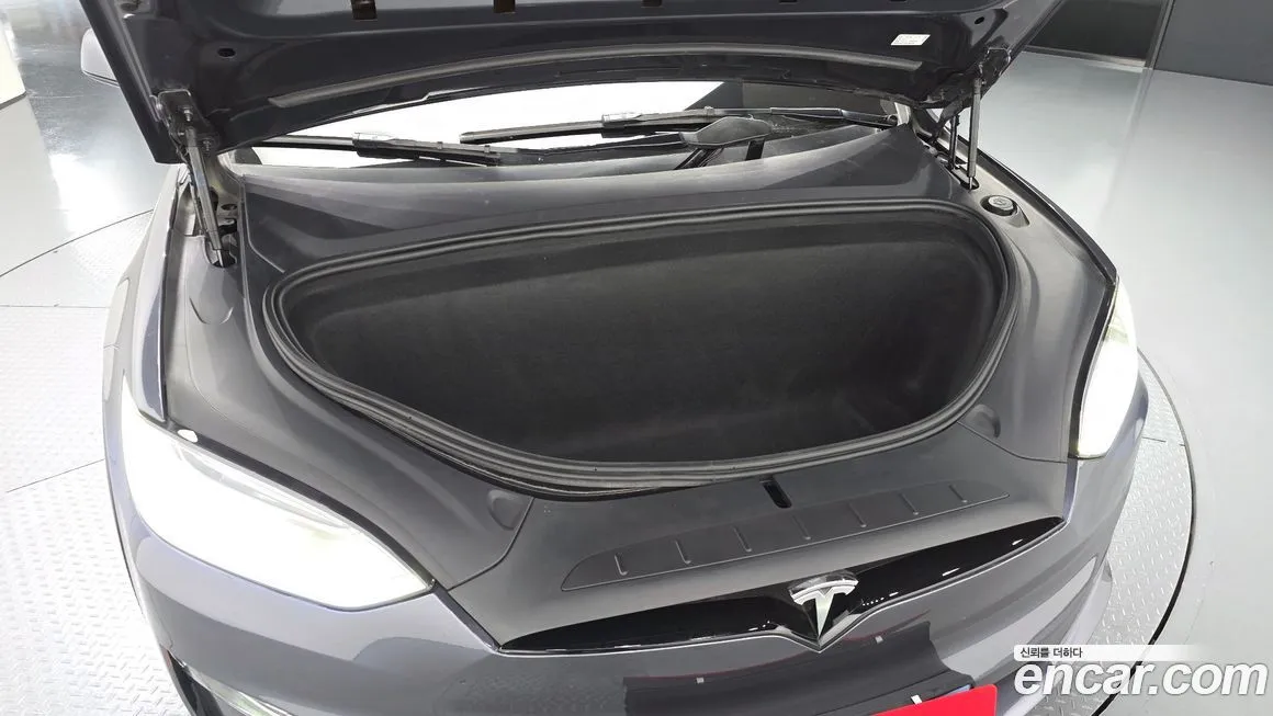 Tesla Model X — фото 7