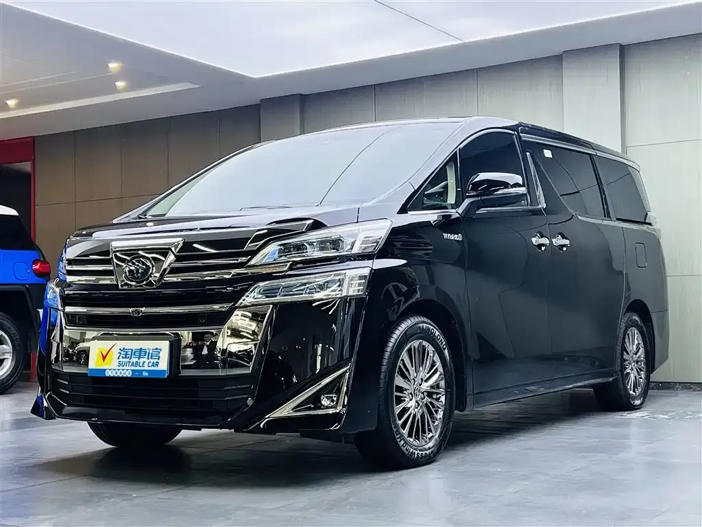 Toyota Vellfire — фото 1