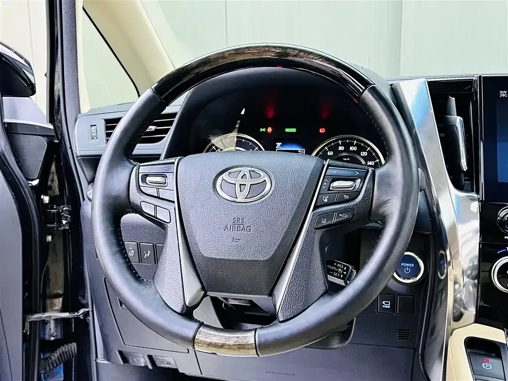 Toyota Vellfire — фото 9