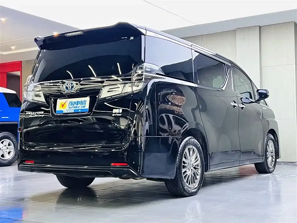 Toyota Vellfire — фото 10