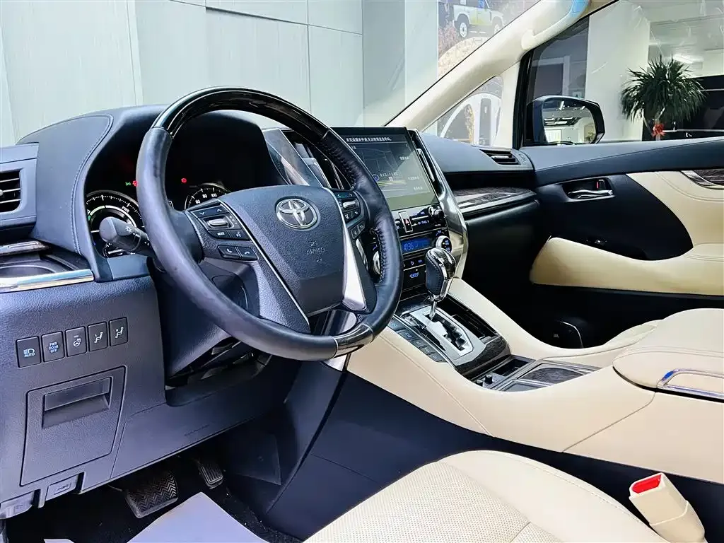 Toyota Vellfire — фото 5