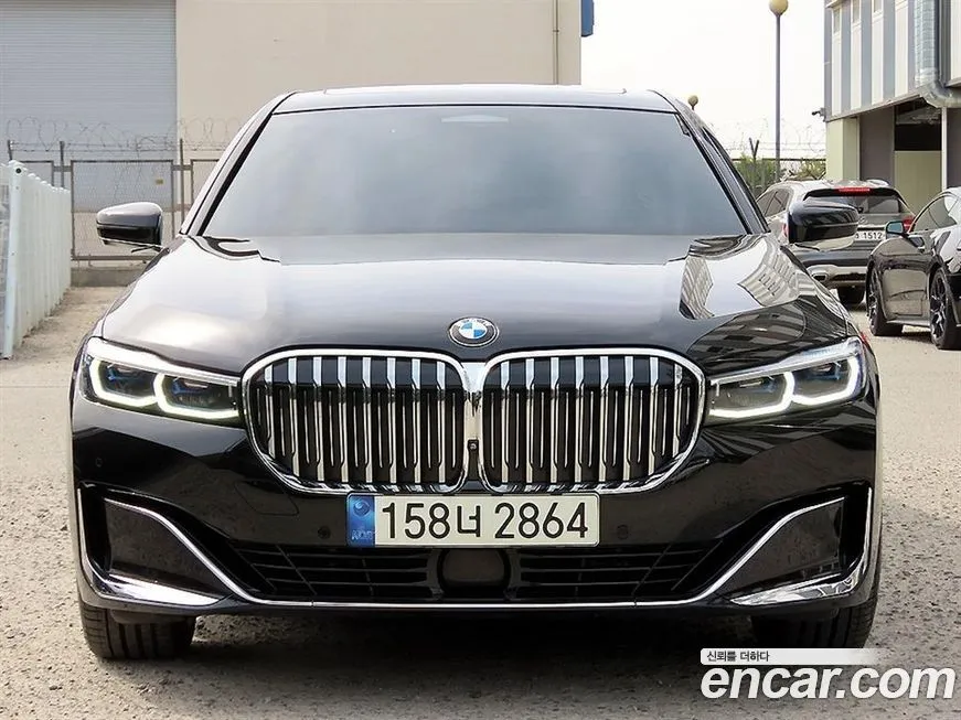 BMW 7-Series — фото 1