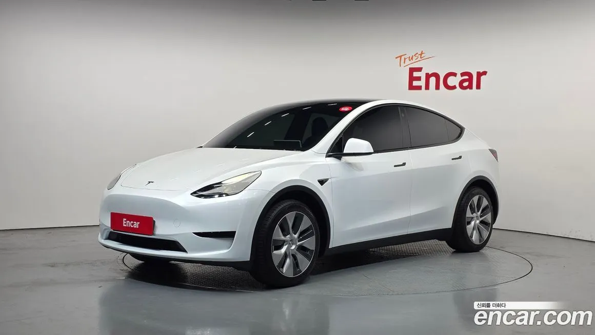 Tesla Model Y — фото 1