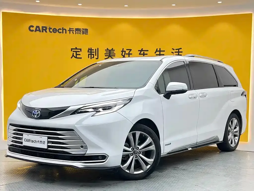 Toyota Sienna — фото 1