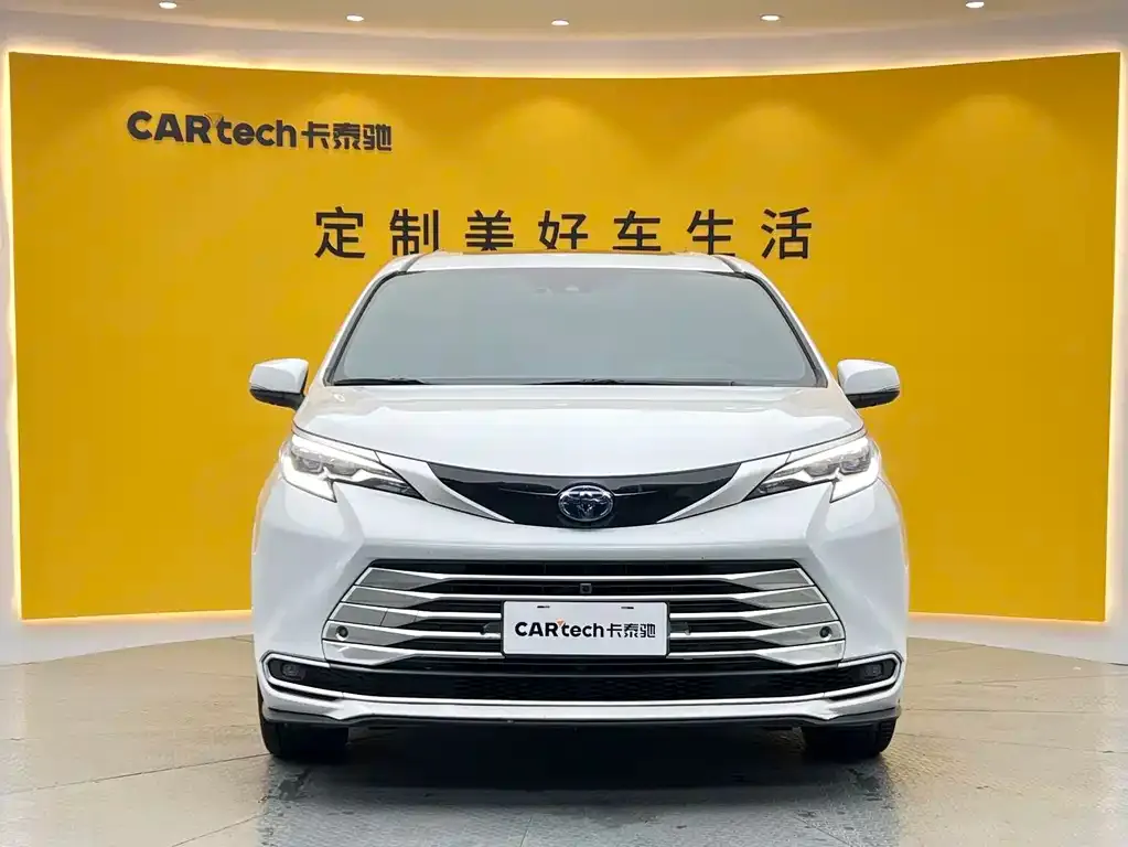 Toyota Sienna — фото 2