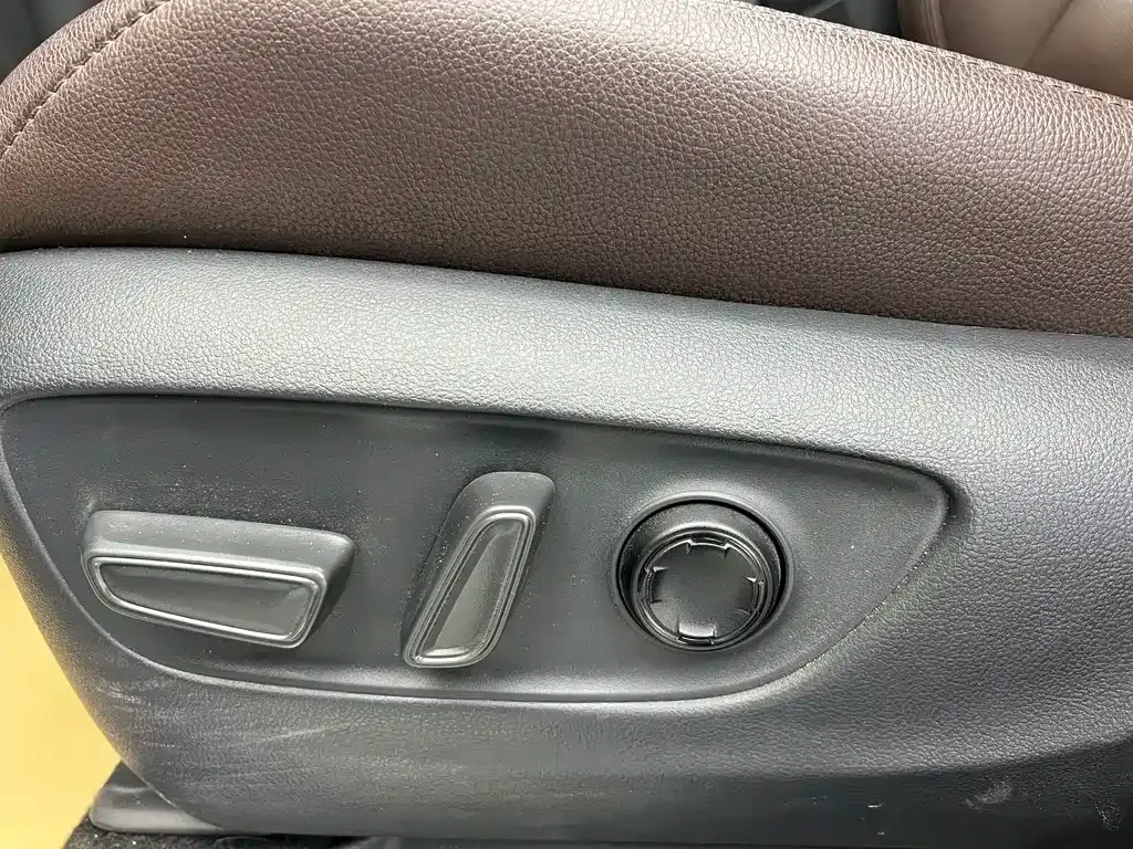 Toyota Sienna — фото 10